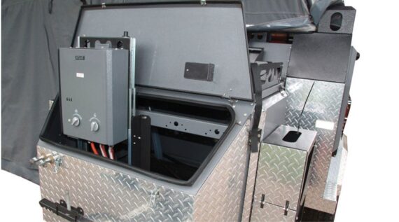 Open nose box of the Conqueror Compact Platinum Edition featuring a hot water geyser.